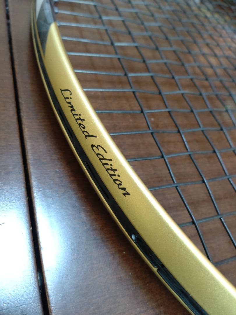 テニスラケット　YONEX　ezone 大坂なおみモデル