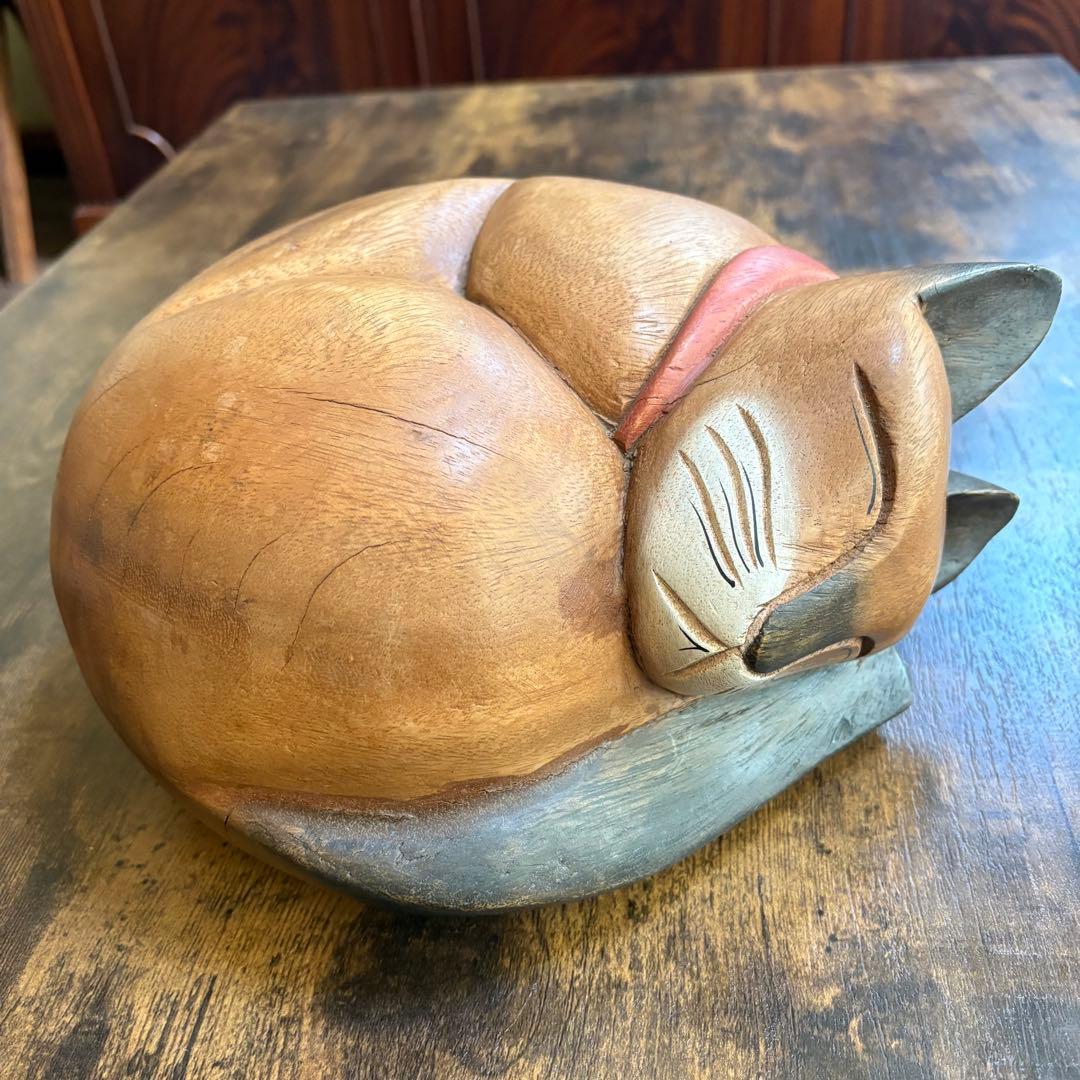 一刀彫 眠りねこ　木彫り猫　等身大　こたつ猫