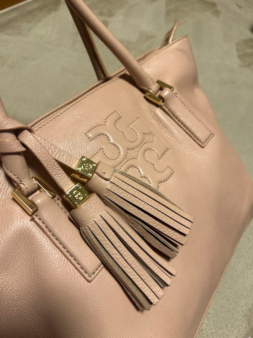 トリーバーチピンクレザー トートバッグ タッセル付き お値引