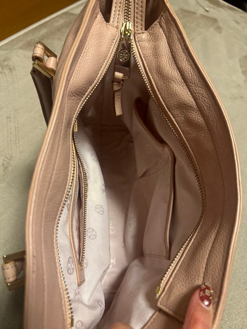 トリーバーチピンクレザー トートバッグ タッセル付き お値引