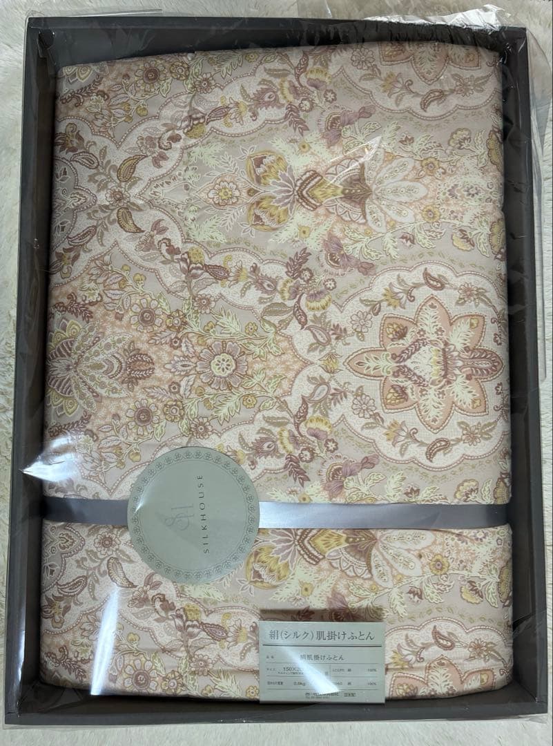 【新品未使用】 絹100％　西川産業　日本製　絹肌掛けふとん西川　シルクハウス
