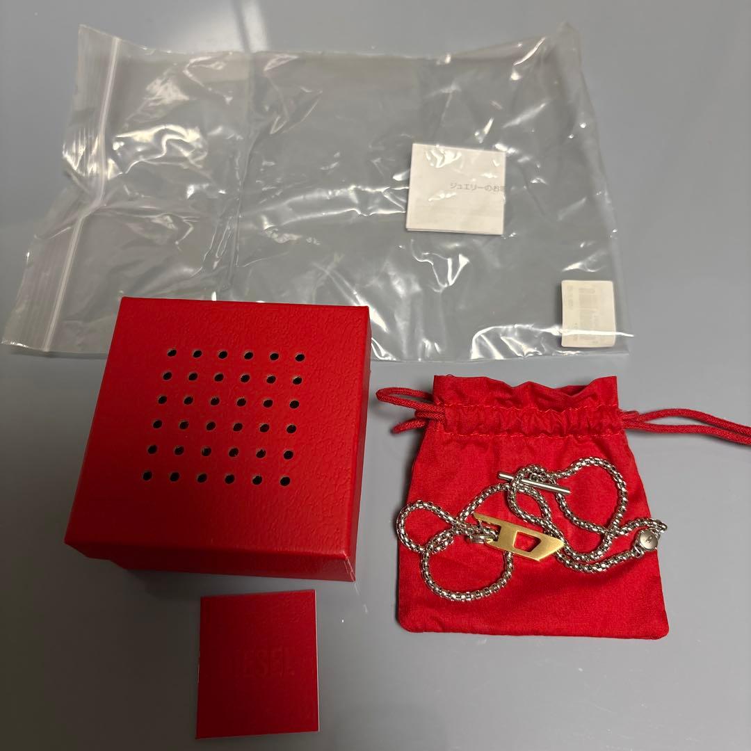 ユニークロゴモチーフ ネックレス シルバー/ゴールド