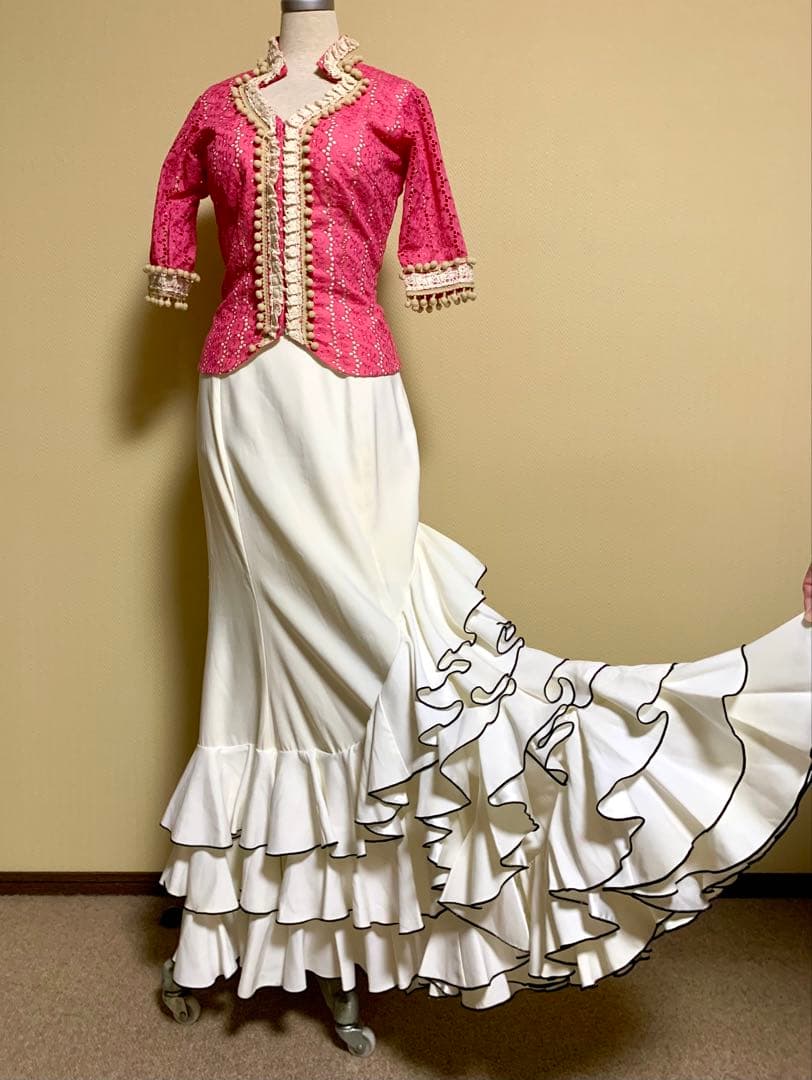 フラメンコ衣装　ソニアジョーンズ上下セット　ピンク✖️白　サイズS〜M