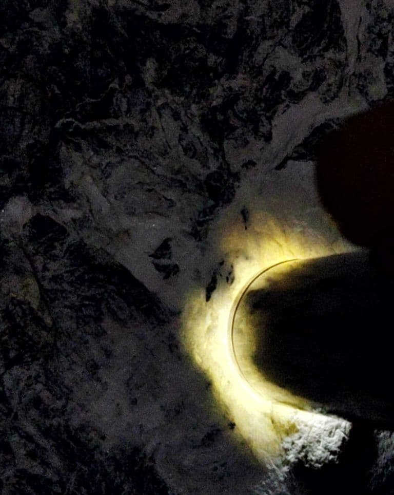 ★翡翠原石★糸魚川硬玉【大所メランジュ黒・底カット・582ｇ】