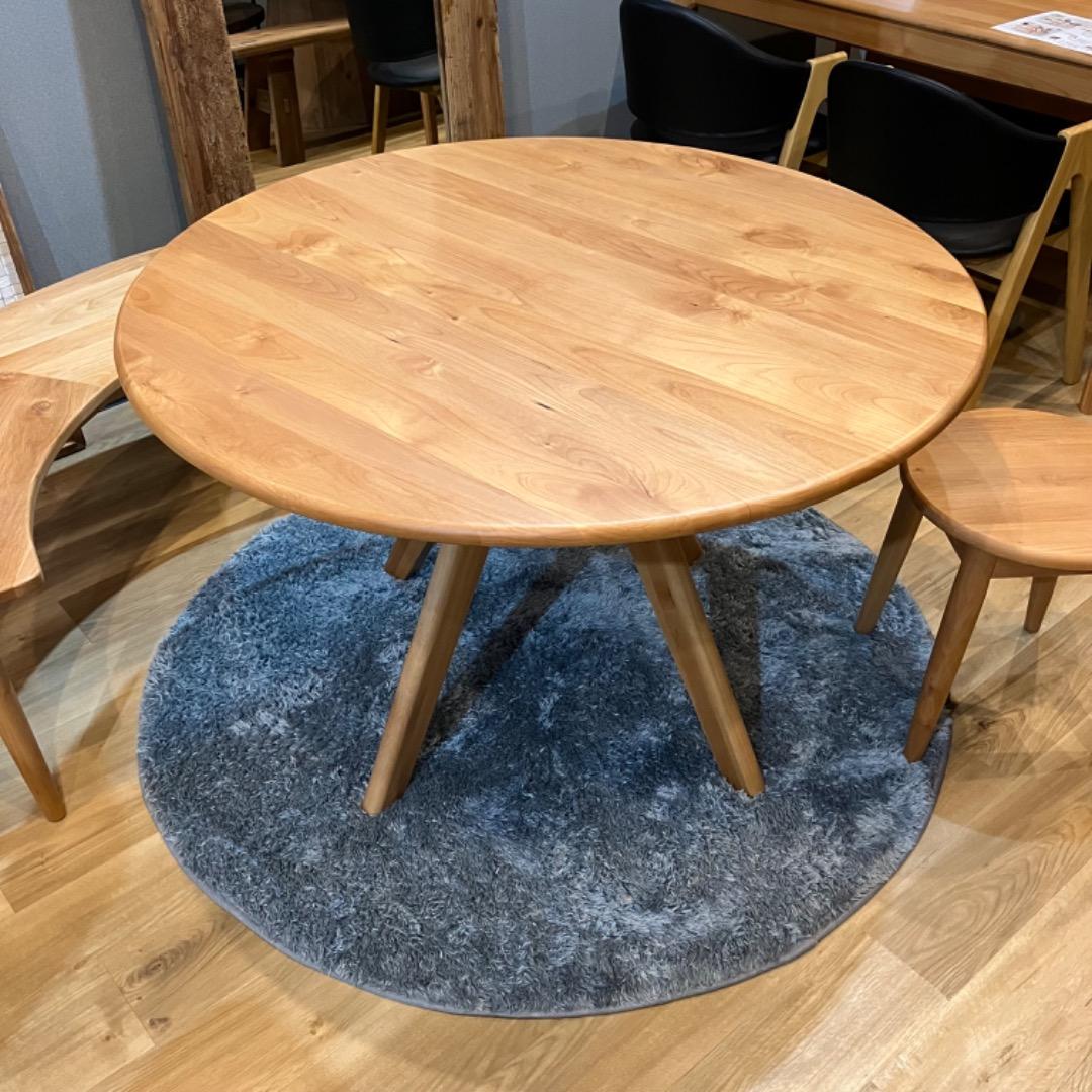 ダイニングテーブル　110㎝　円形　アルダー　無垢　北欧　可愛い