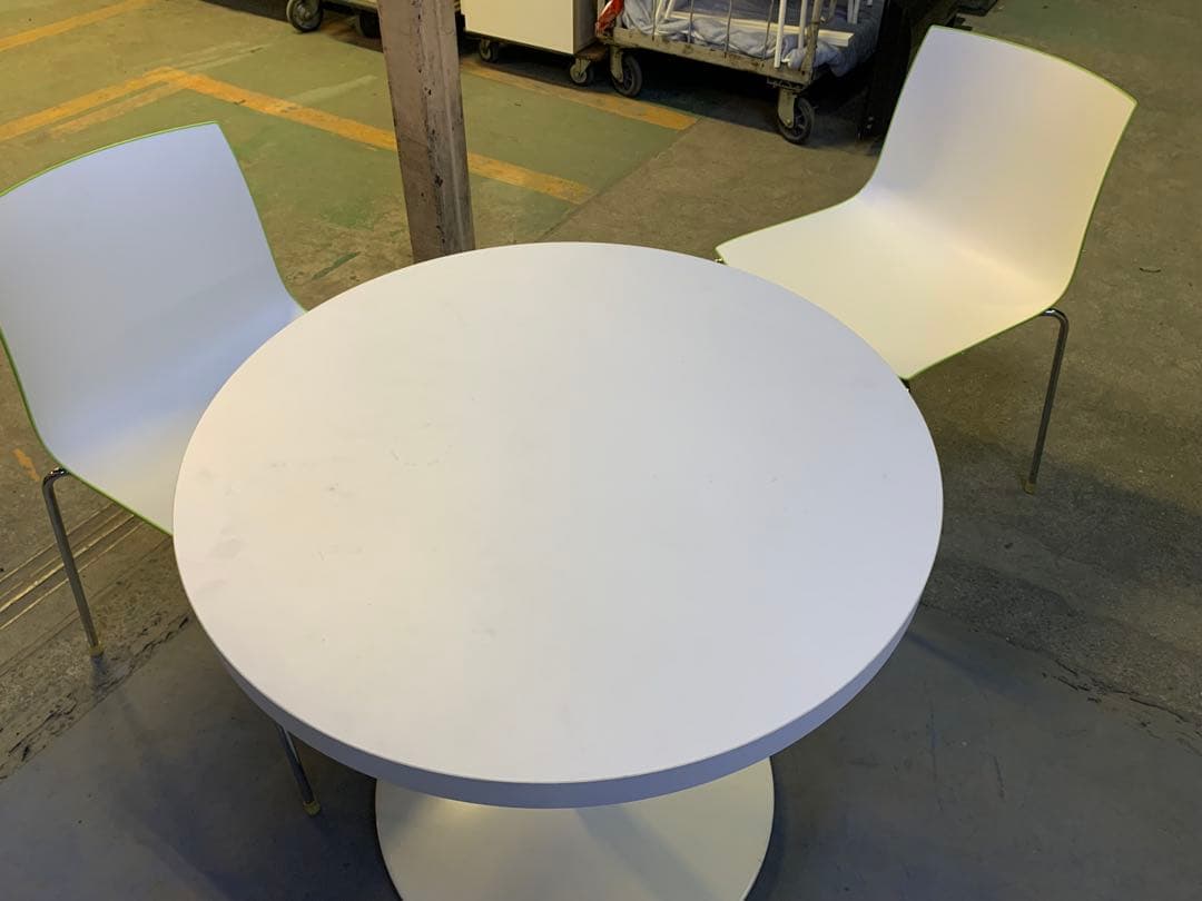 オカムラ　ミーティングテーブル　ホワイト　円型　丸テーブル