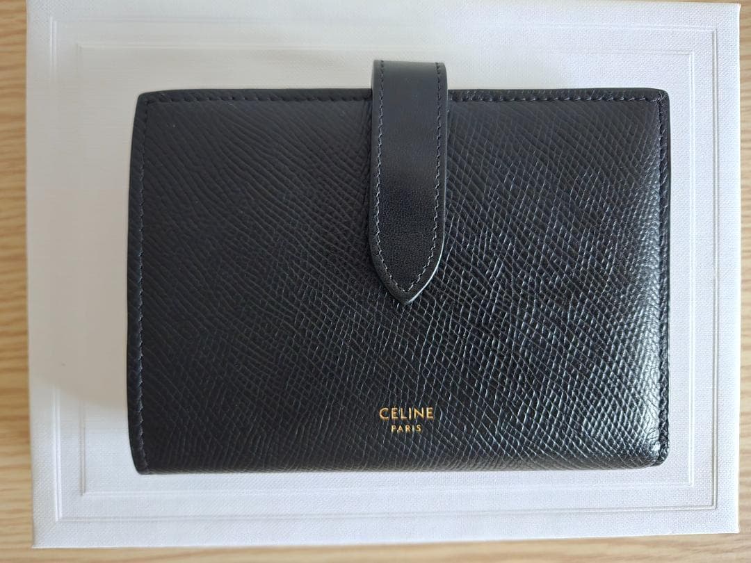 【未使用に近い】Celineセリーヌ ミディアム ストラップウォレット ブラック