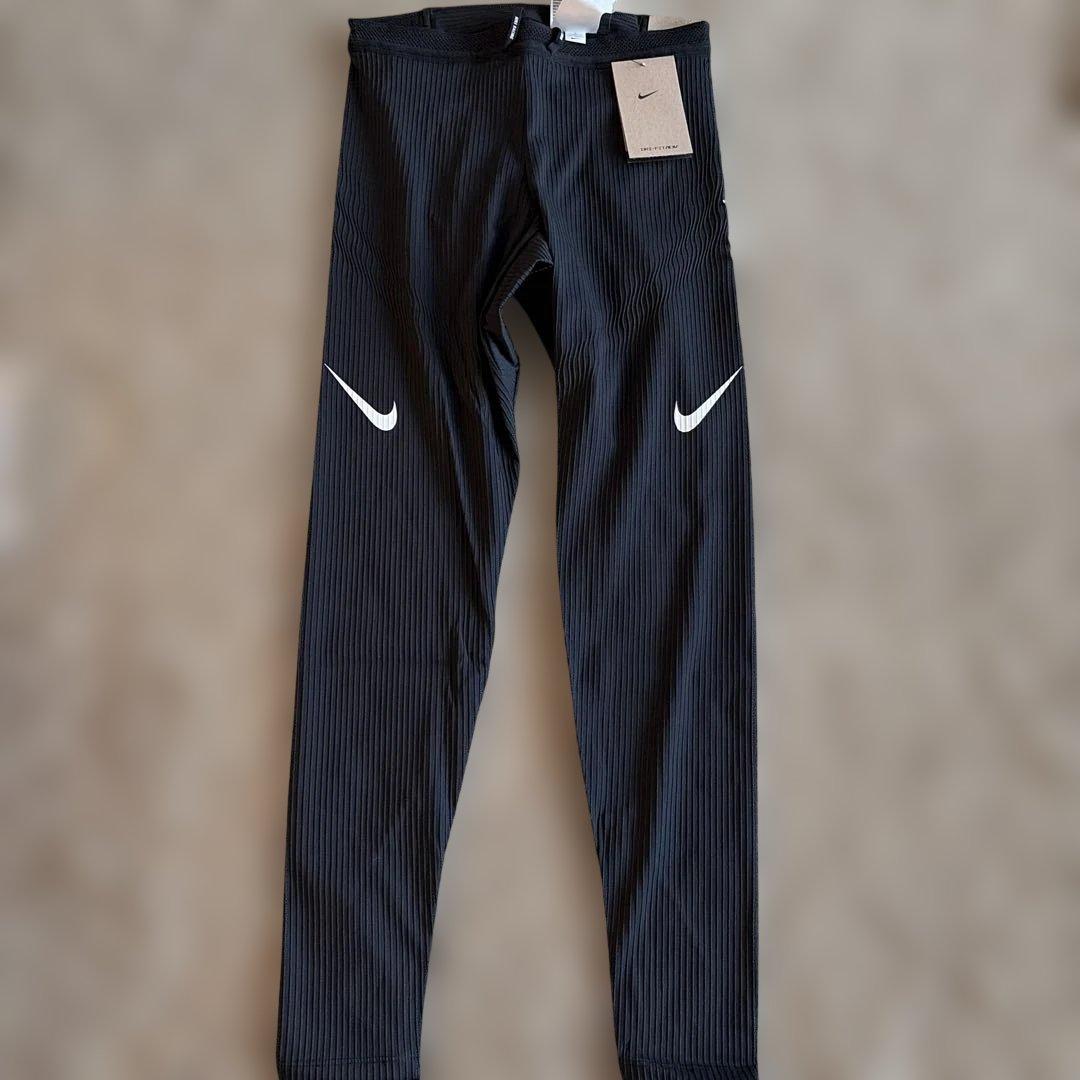 未使用タグ付きナイキエアロスイフトロングタイツ