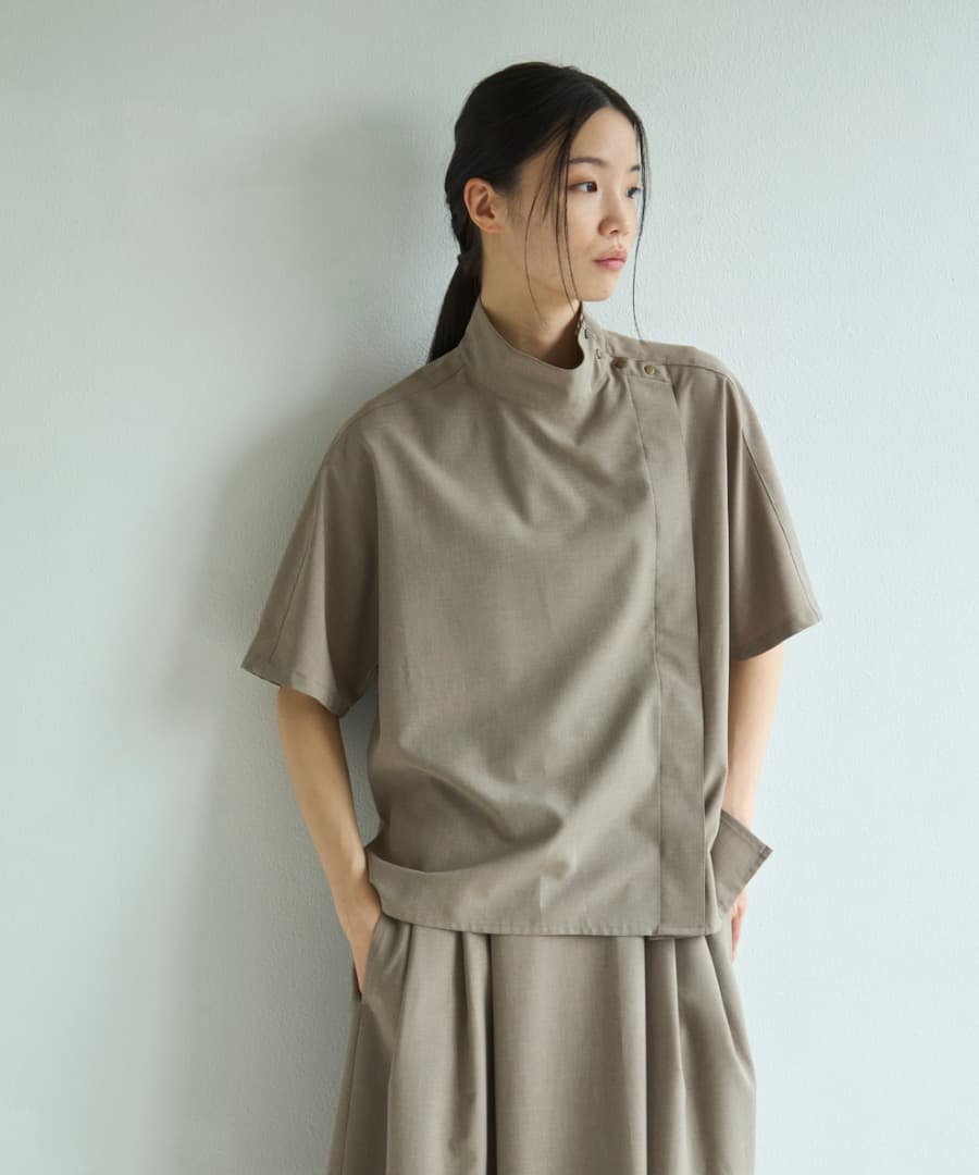 foufou ハイネックプリミティブフラップブラウス