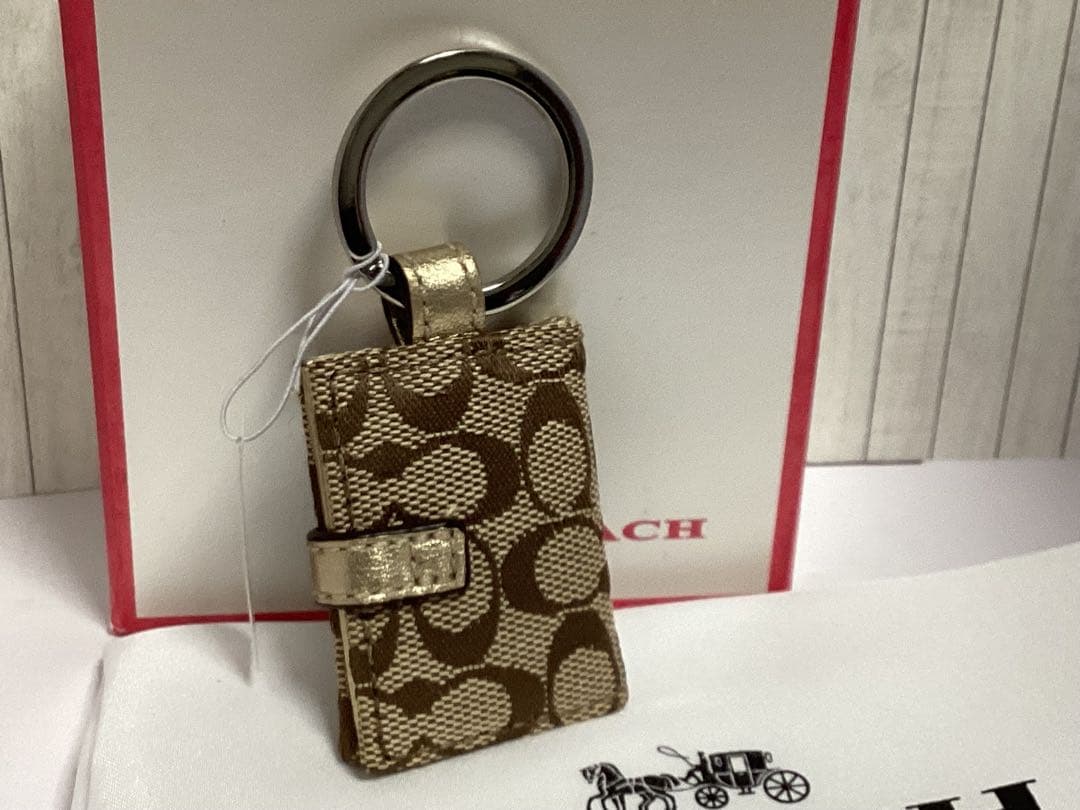 未使用美品タグ付きコーチ写真入れ手帳型COACH ロゴ入ブラウンキーホルダー本物