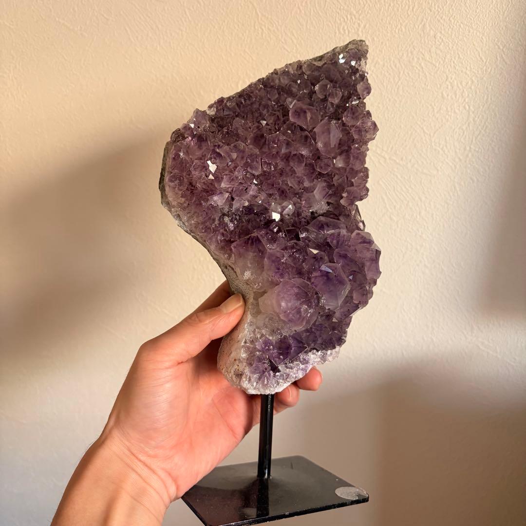 【極美品・大迫力】アメジスト 原石 クラスター（ブラジル産）台座付き 1.9kg
