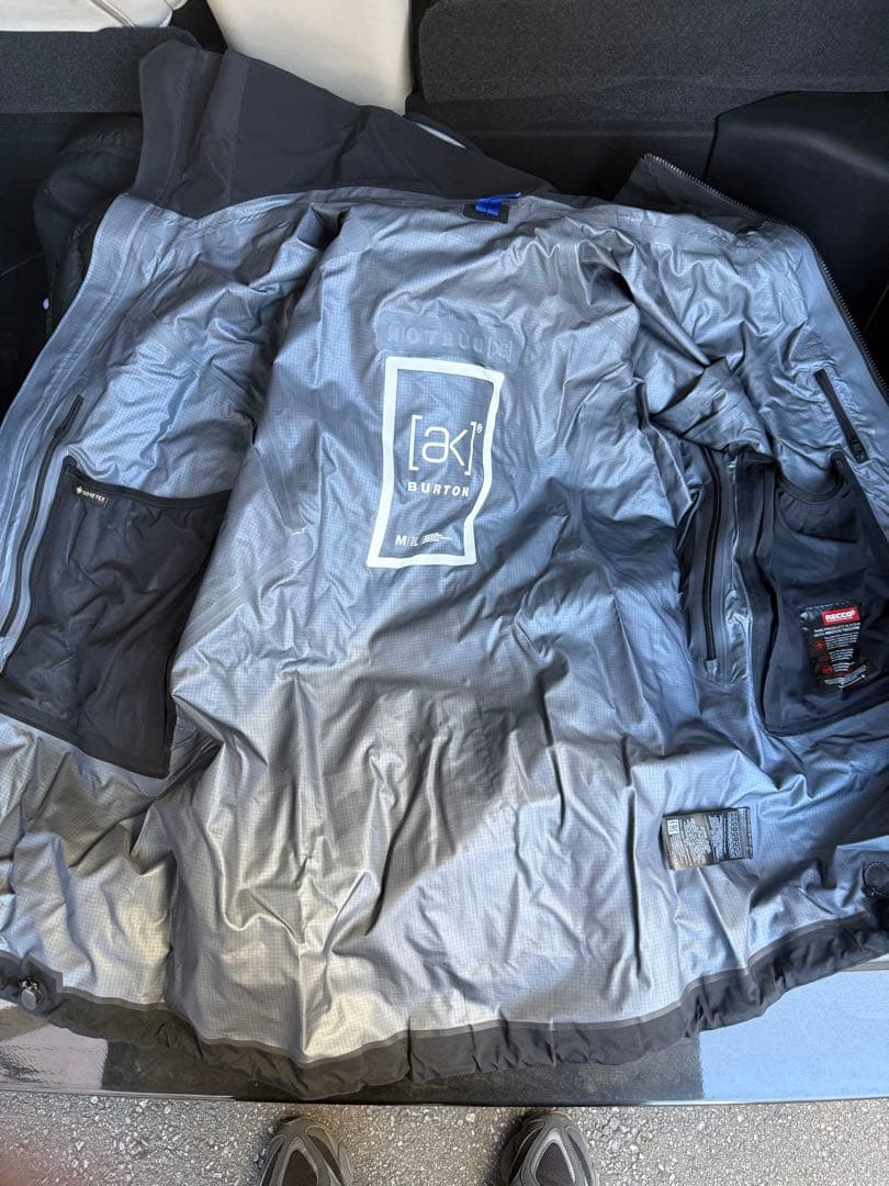 Burton [ak] スノーボードジャケット M 黒/青