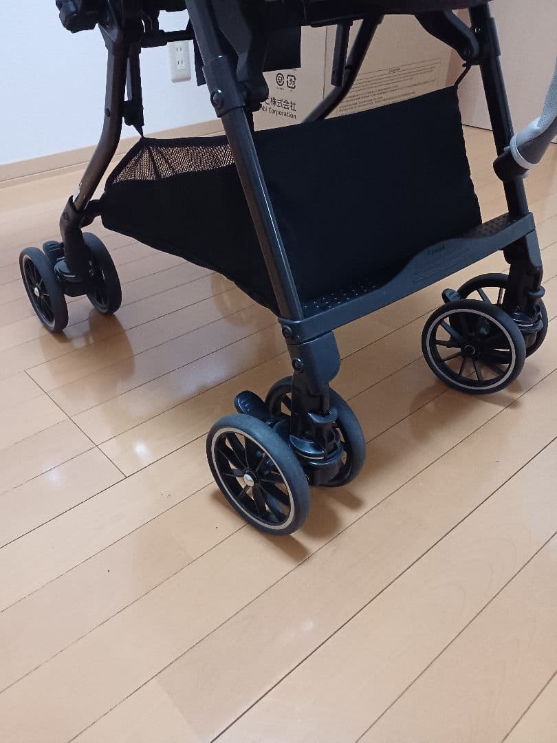 s*1様 コンビ　スゴカルαオート4キャスcompact 　ベビーカー