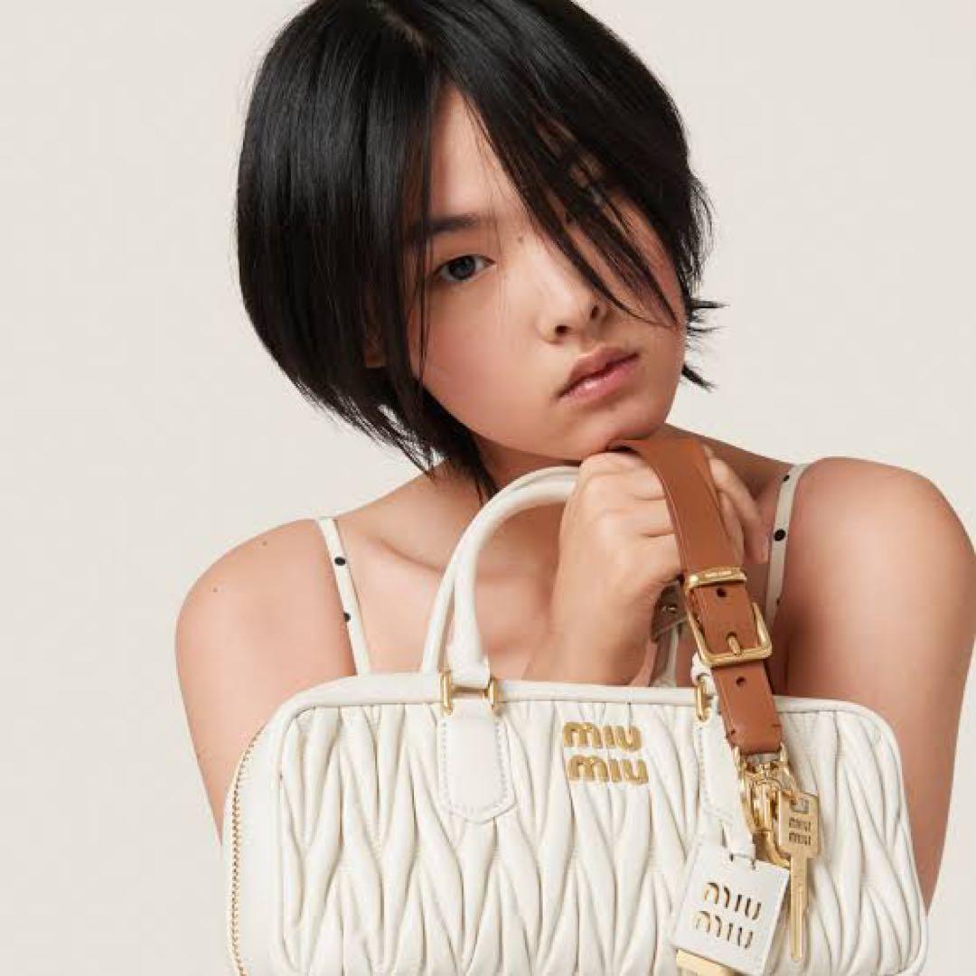 miumiu レザーキーリング　チャーム