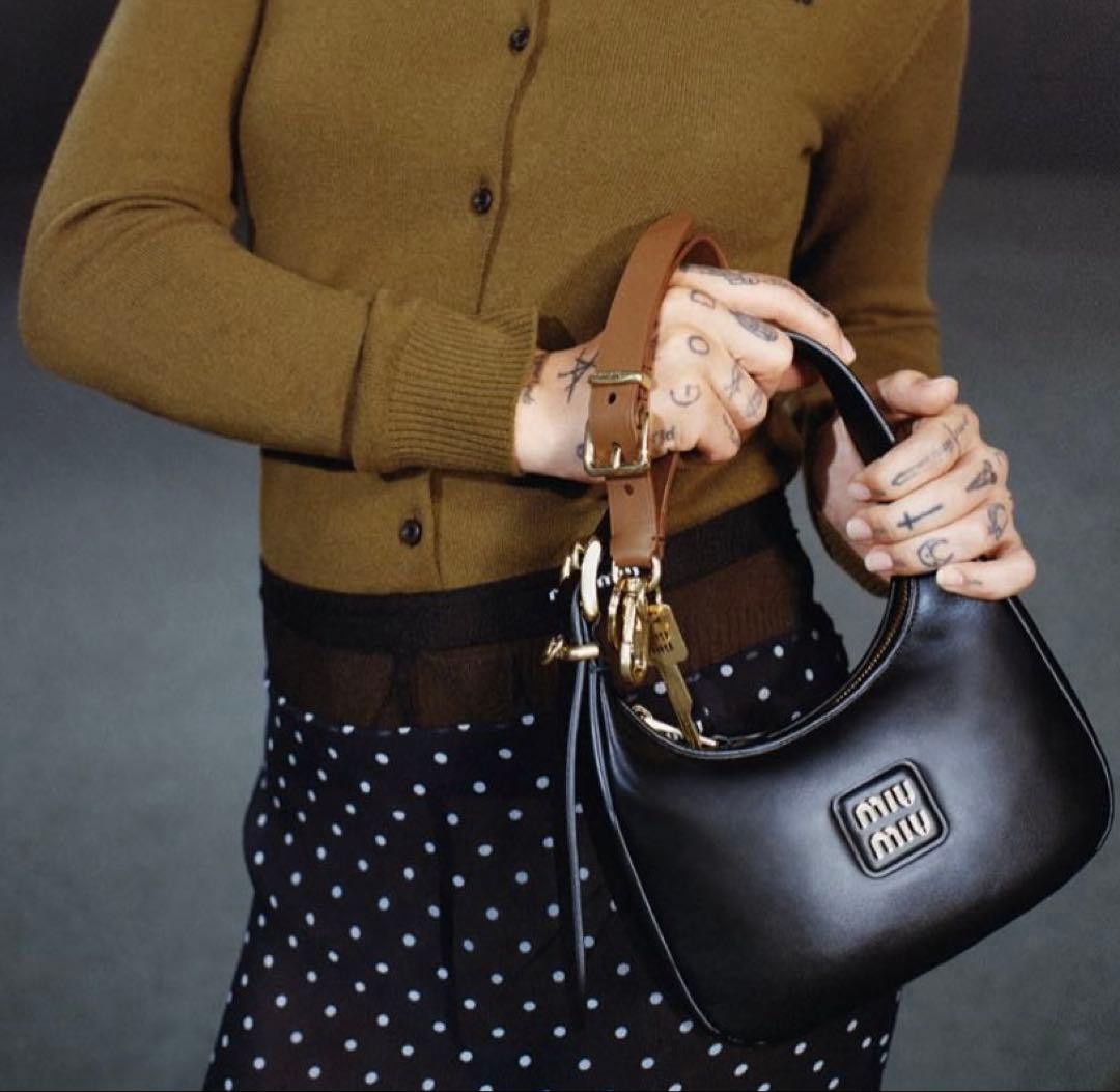 miumiu レザーキーリング　チャーム