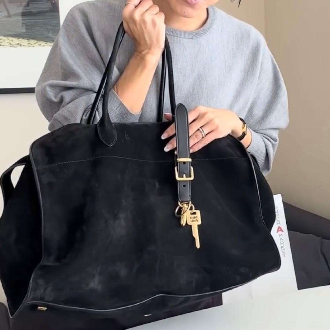 miumiu レザーキーリング　チャーム