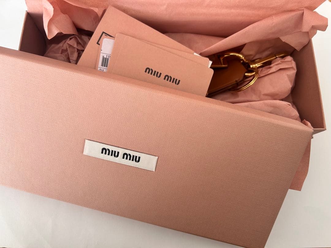 miumiu レザーキーリング　チャーム