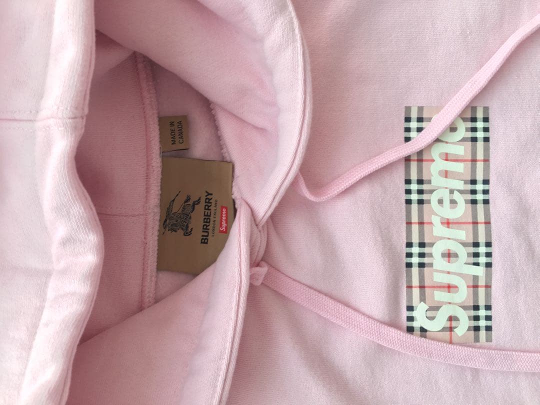 Burberry x Supreme ピンクパーカー
