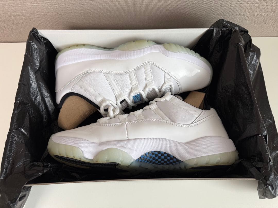 NIKE AIR JORDAN 11 RETRO エア ジョーダン