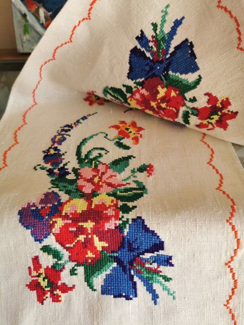 アンティーク  薔薇と菫と百合ブルーリボンの花束 手刺繍リネンクロス