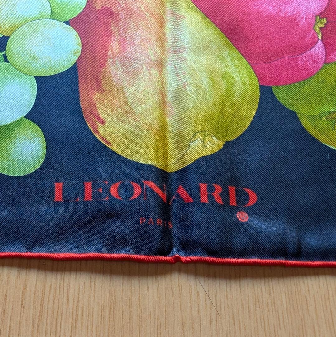 【未使用】LEONARD PARISイタリア製 大判シルクスカーフ(89cm)