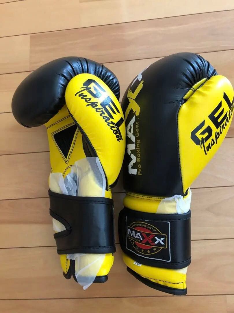 希少イギリスの格闘技ブランドボクシングキックムエタイグローブ 黒/黄8オンスoz