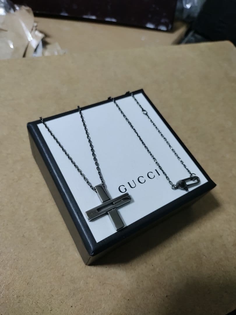 GUCCI グッチ シルバー925 クロスネックレス イタリア製 高級感あり