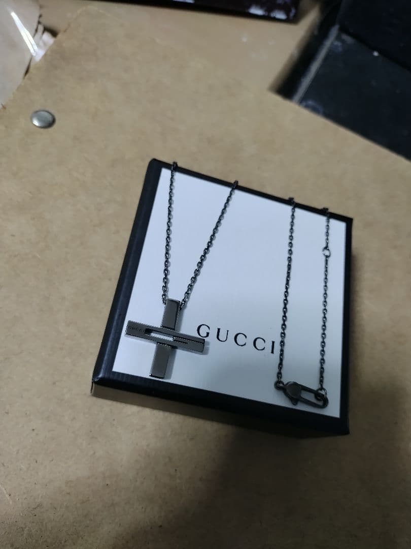 GUCCI グッチ シルバー925 クロスネックレス イタリア製 高級感あり