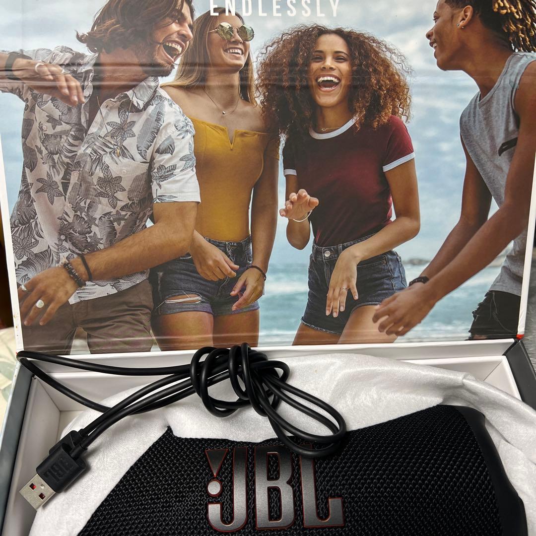 JBL ワイヤレススピーカー ブラック　charge5