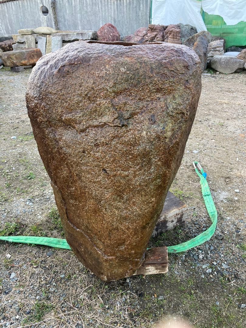 本鞍馬石製立手水鉢