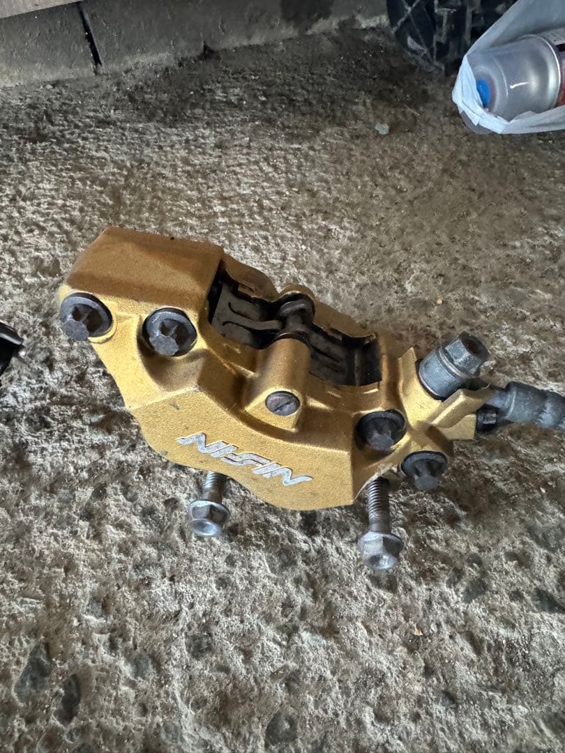 ホーネット250 ブレーキキャリパー