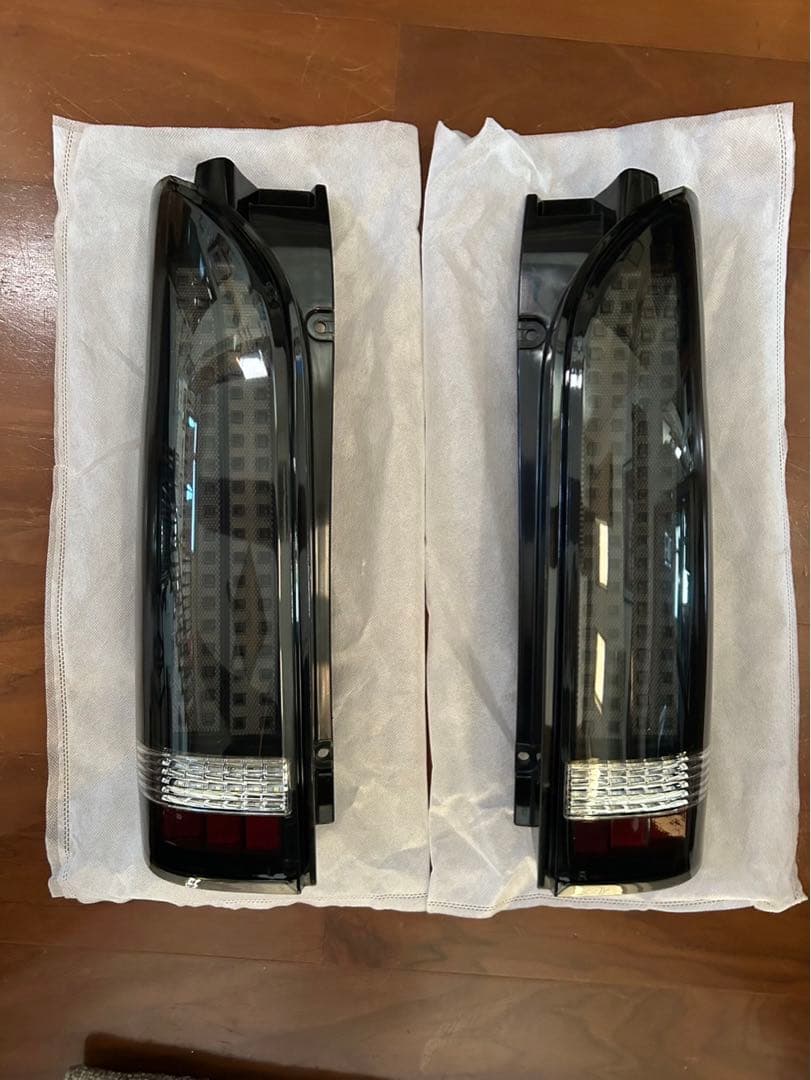 ハイエース200系　テールランプ　LEDハイマウントストップランプ　 2点セット
