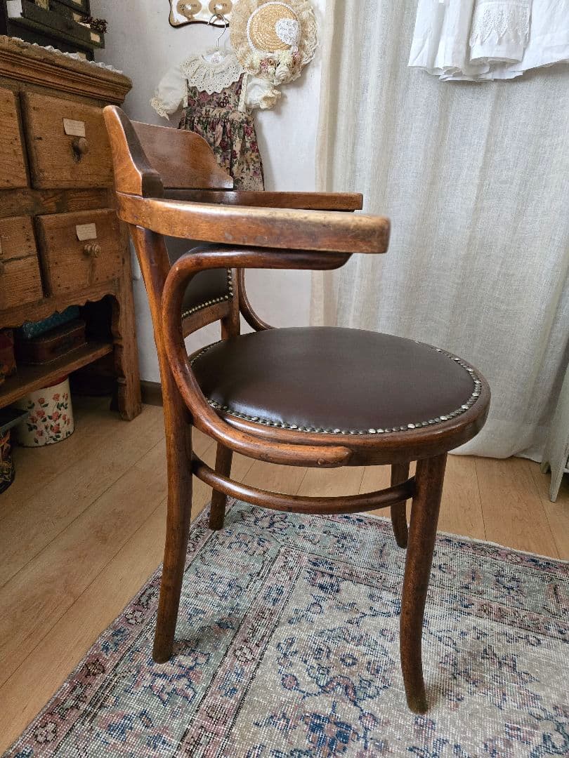 イギリスアンティーク　アームチェア　ベントウッドチェア