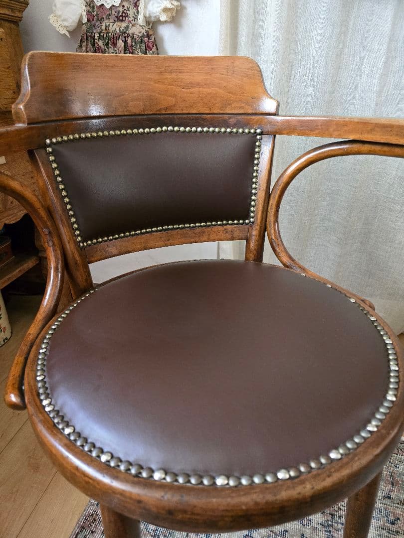 イギリスアンティーク　アームチェア　ベントウッドチェア