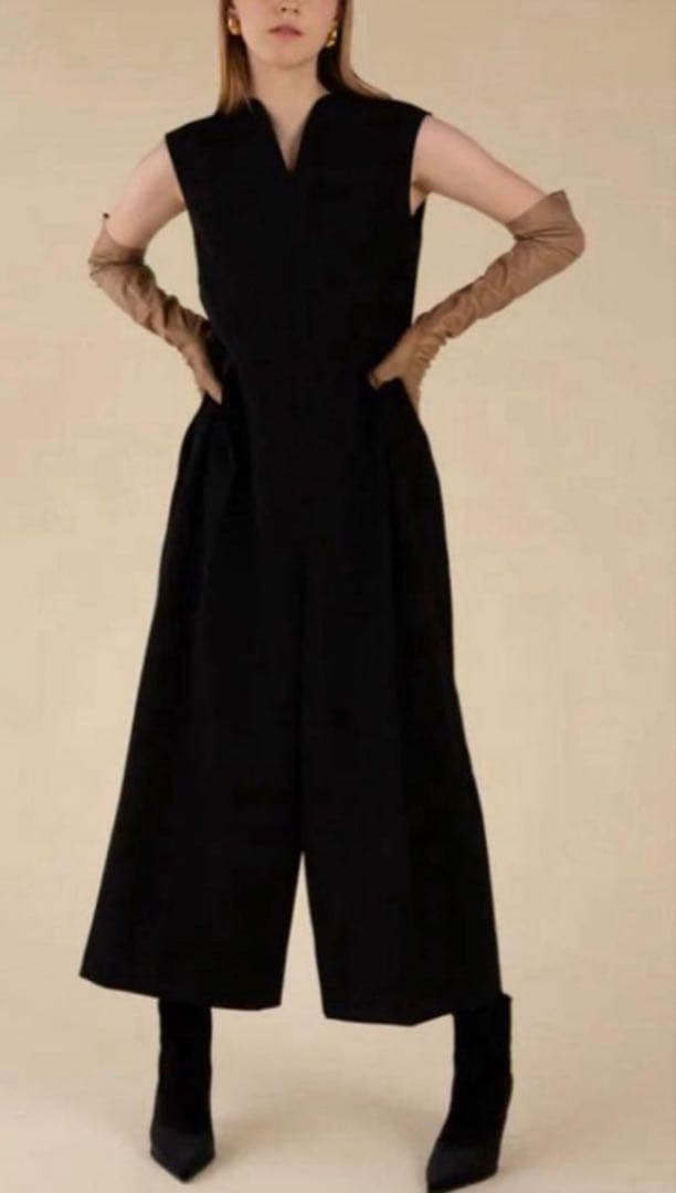 新品タグ付き★ HEVE ハートネックオールインワン　38サイズ