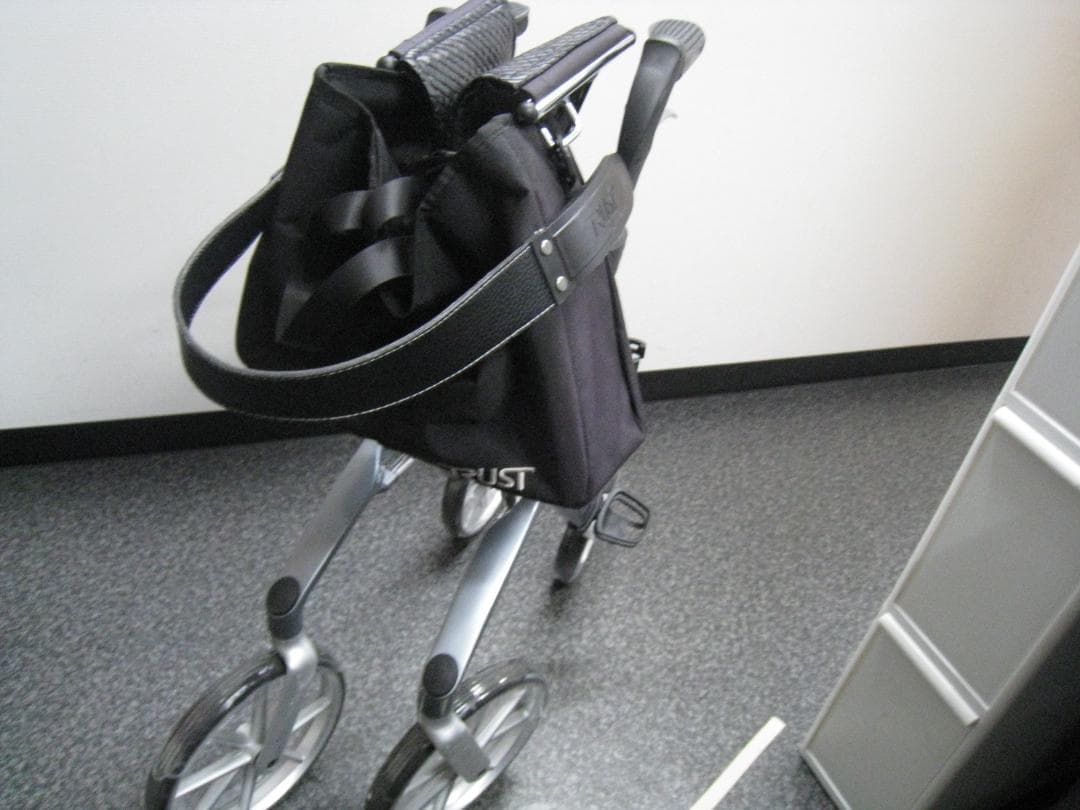 トラストケアウォーカー レッツフライ 歩行車 シルバーカー 竹虎