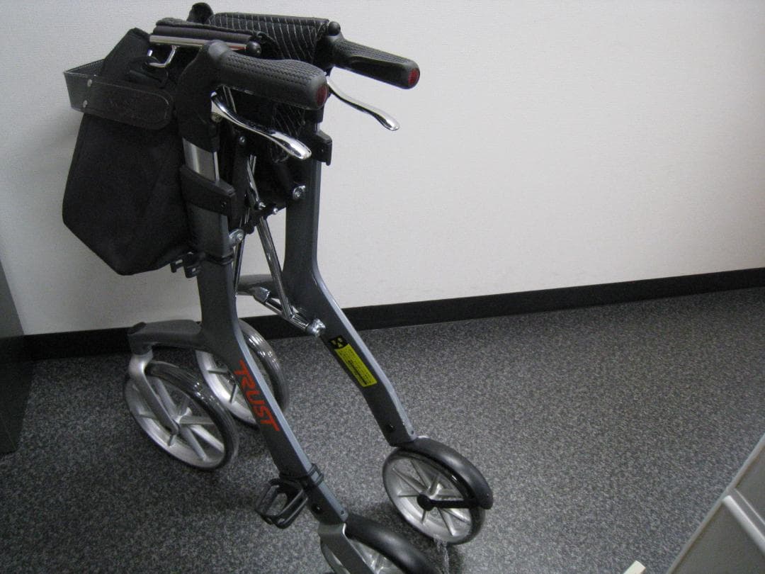トラストケアウォーカー レッツフライ 歩行車 シルバーカー 竹虎