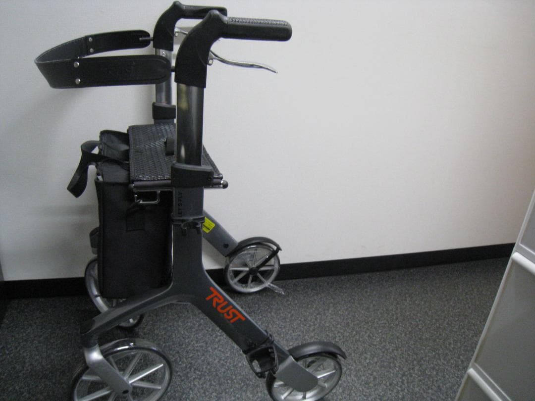 トラストケアウォーカー レッツフライ 歩行車 シルバーカー 竹虎