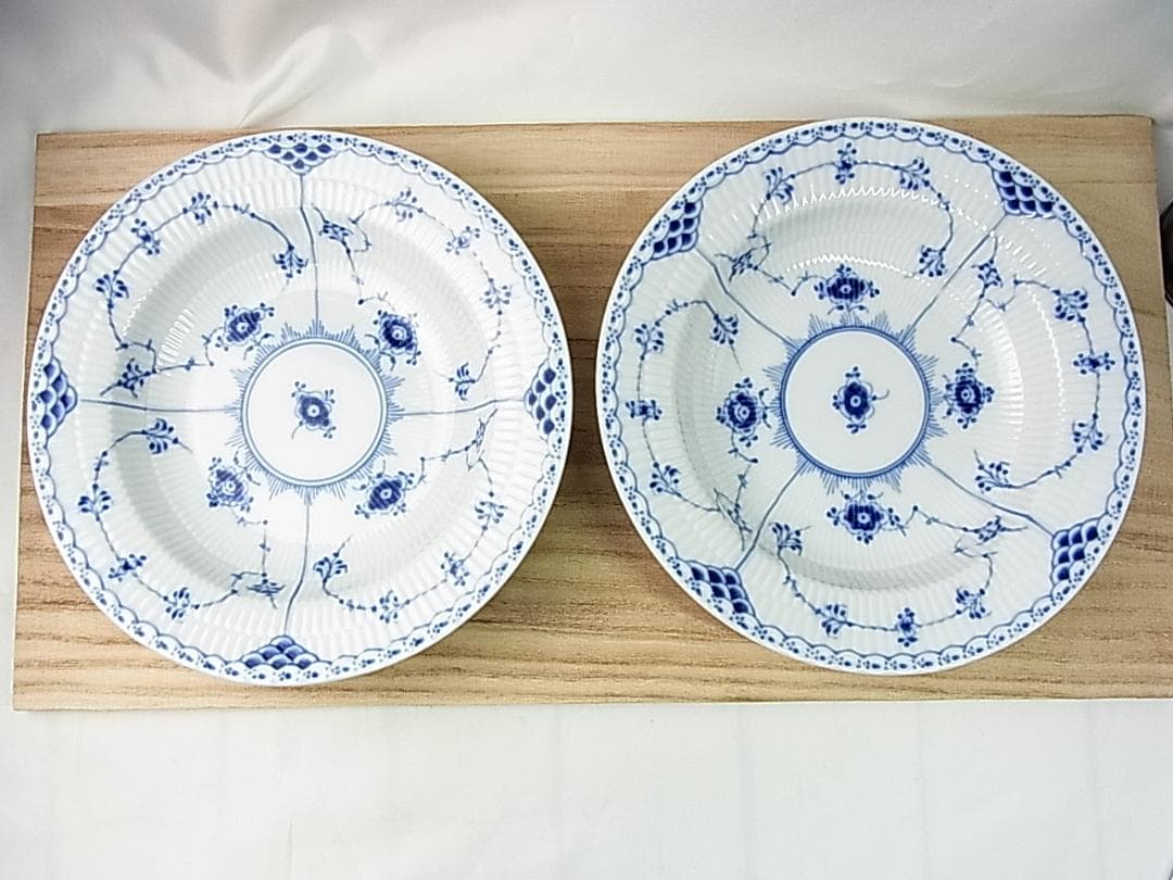 正規品新品同様ブルーフルーテッド ハーフレース ディープ プレート 21cm2枚