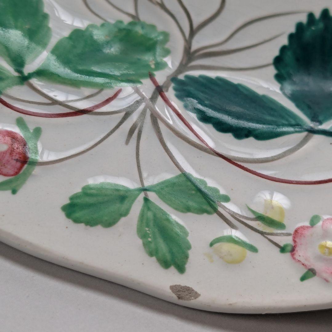 クレイユモントロー バルボティーヌの苺皿 FRAISE レリーフプレート