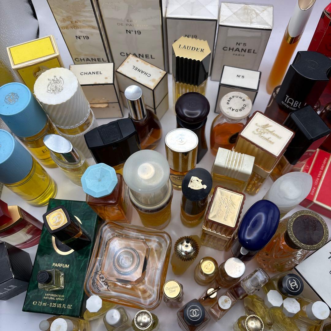 香水　大量販売　多様な香り　現状販売　50個以上ある