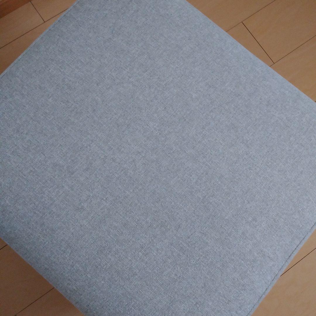 極美品　2つあります。グレーベージュファブリックオットマン 脚取り外し可能