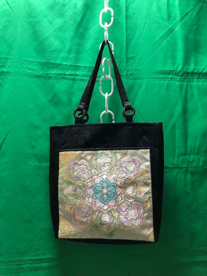 帯リメイク 黒×金 花文様／リングハンドル付き／着物リメイク 一点物