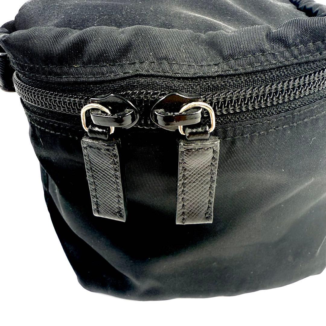 PRADA プラダ　バニティポーチ　ブラック