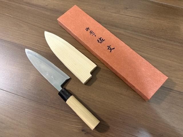 出刃　包丁　 佐文 　木製サヤ付き　180mm