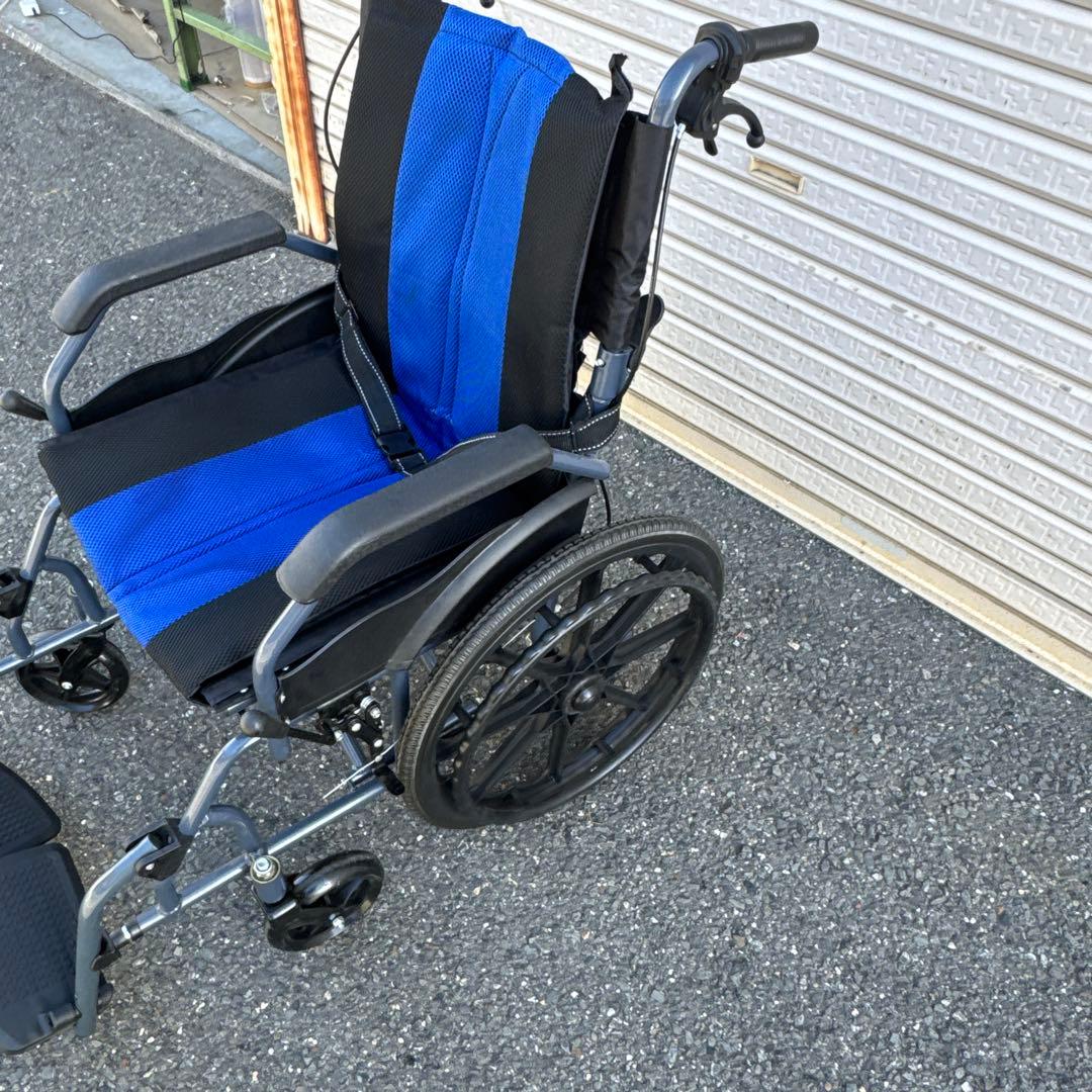ノーパンクタイヤ 折りたたみ式 自走用車椅子 介助兼用【A-214】