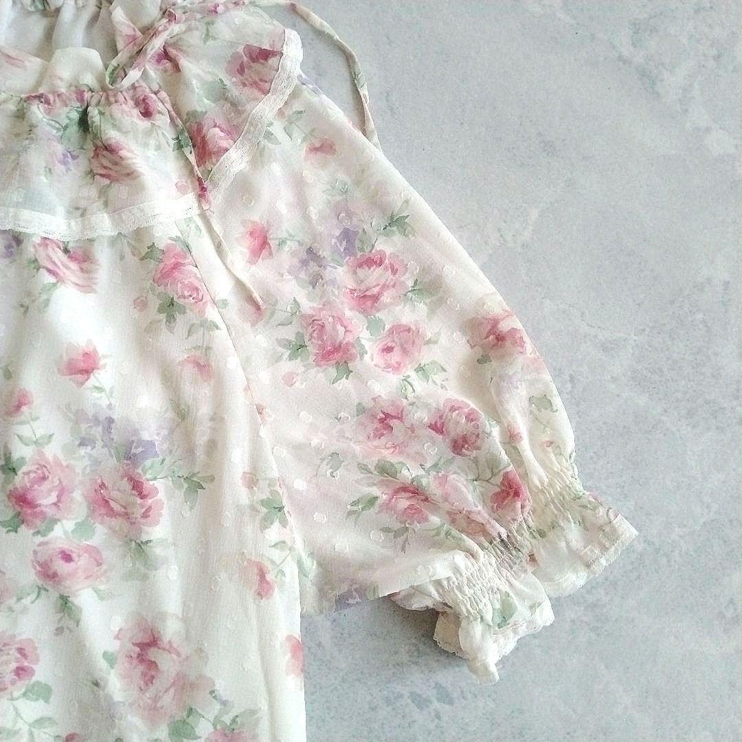 【ローズティアラ】未使用 46 洗える ローズプリント フリルカラー ブラウス