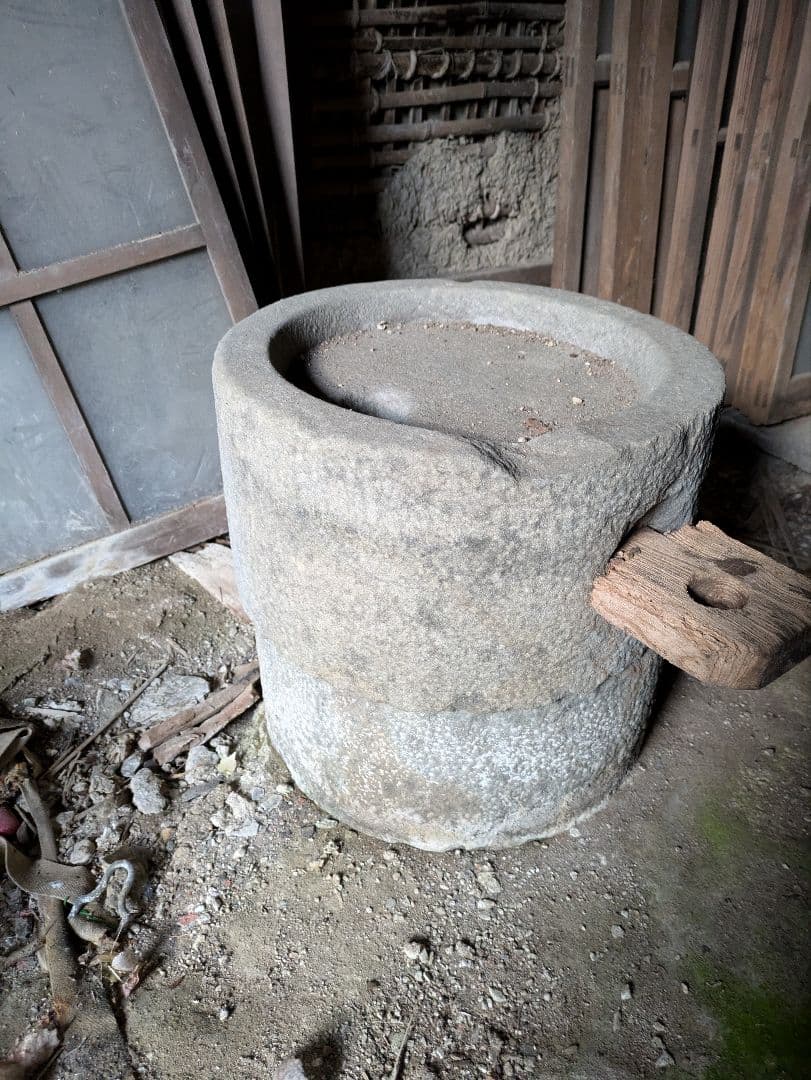 石うす（そば粉や麦粉に）