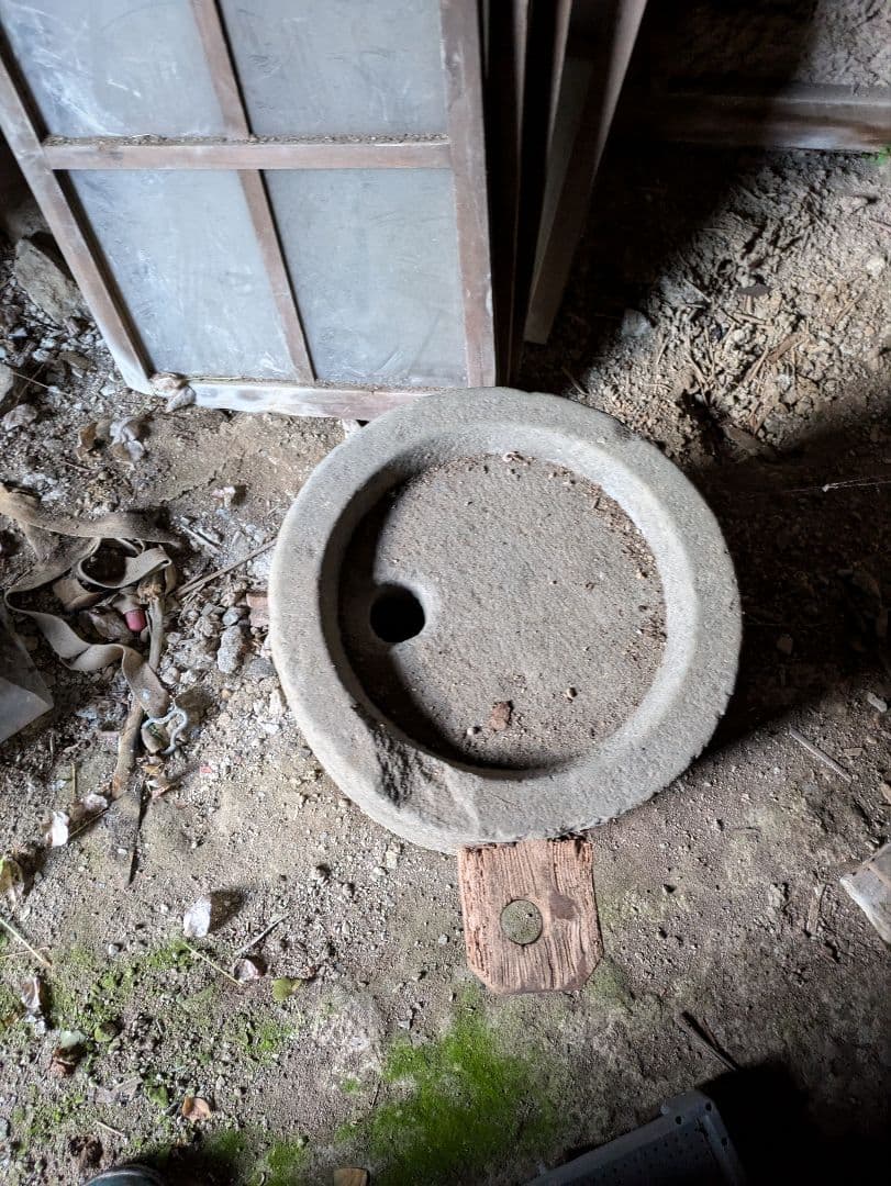 石うす（そば粉や麦粉に）