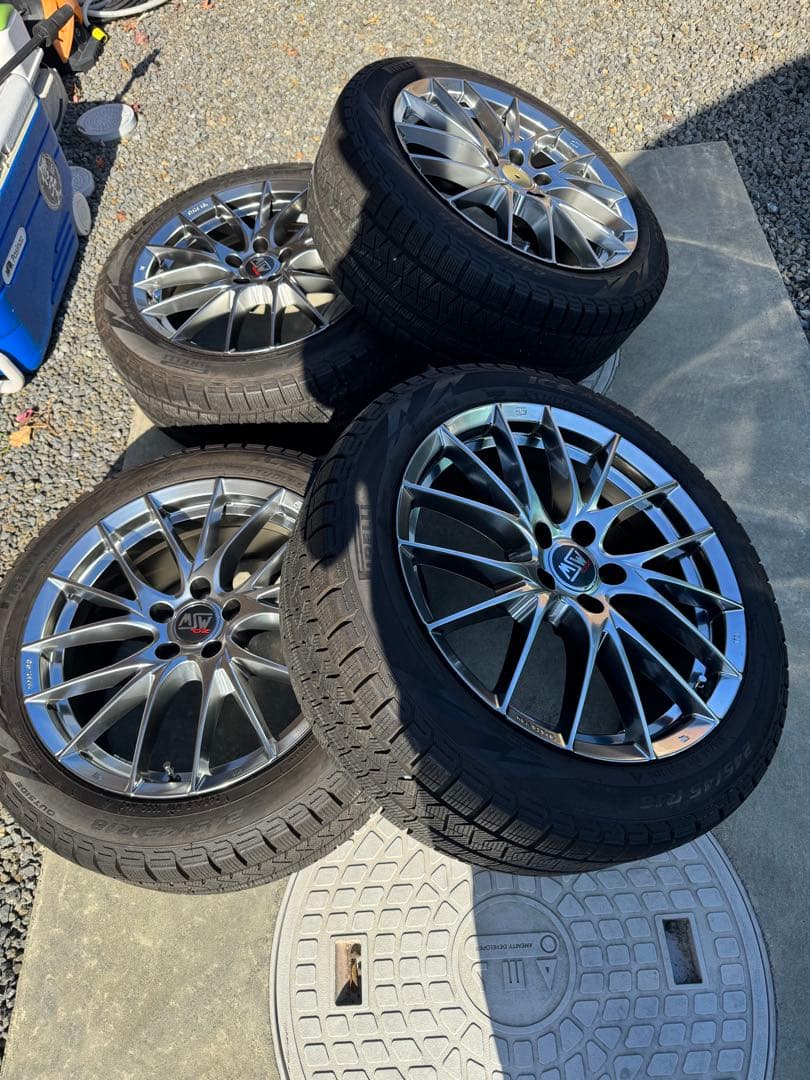 スタッドレスタイヤ　ピレリ 245/45R18